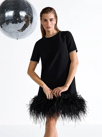 RIANI | Minidress

Produktname: Minikleid
Marke: RIANI
Farbe: schwarz
Kategorien: Mode,Damen

Ärmellänge: Kurzarm
Ausschnitt: Rundhalsausschnitt
Material: Polyester / Polyamid,Stretch
Musterung: Unifarben
Passform (Oberbekleidung): Regular
Style & Anlass: Freiz | 